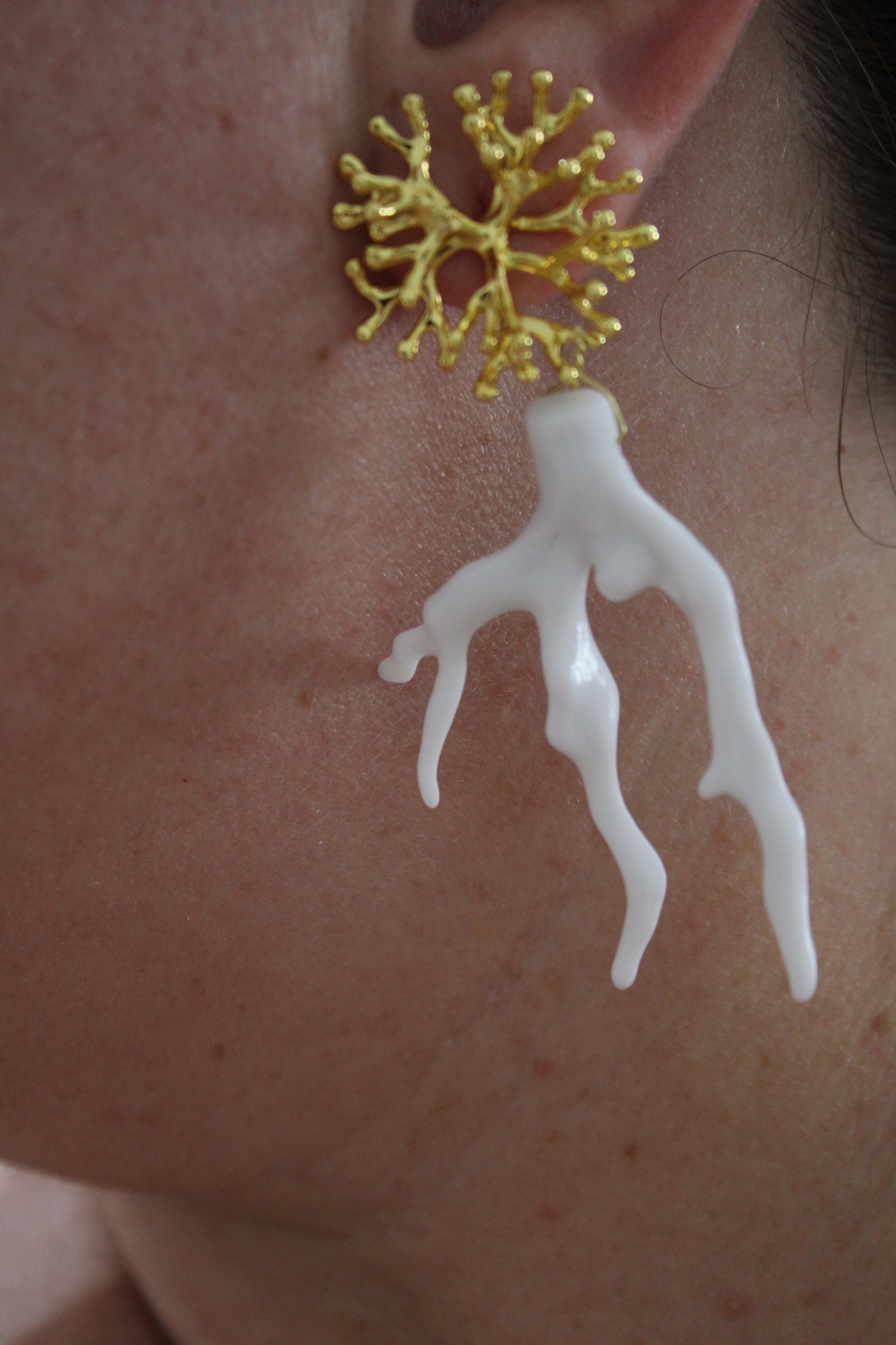 Pendientes coral blanco