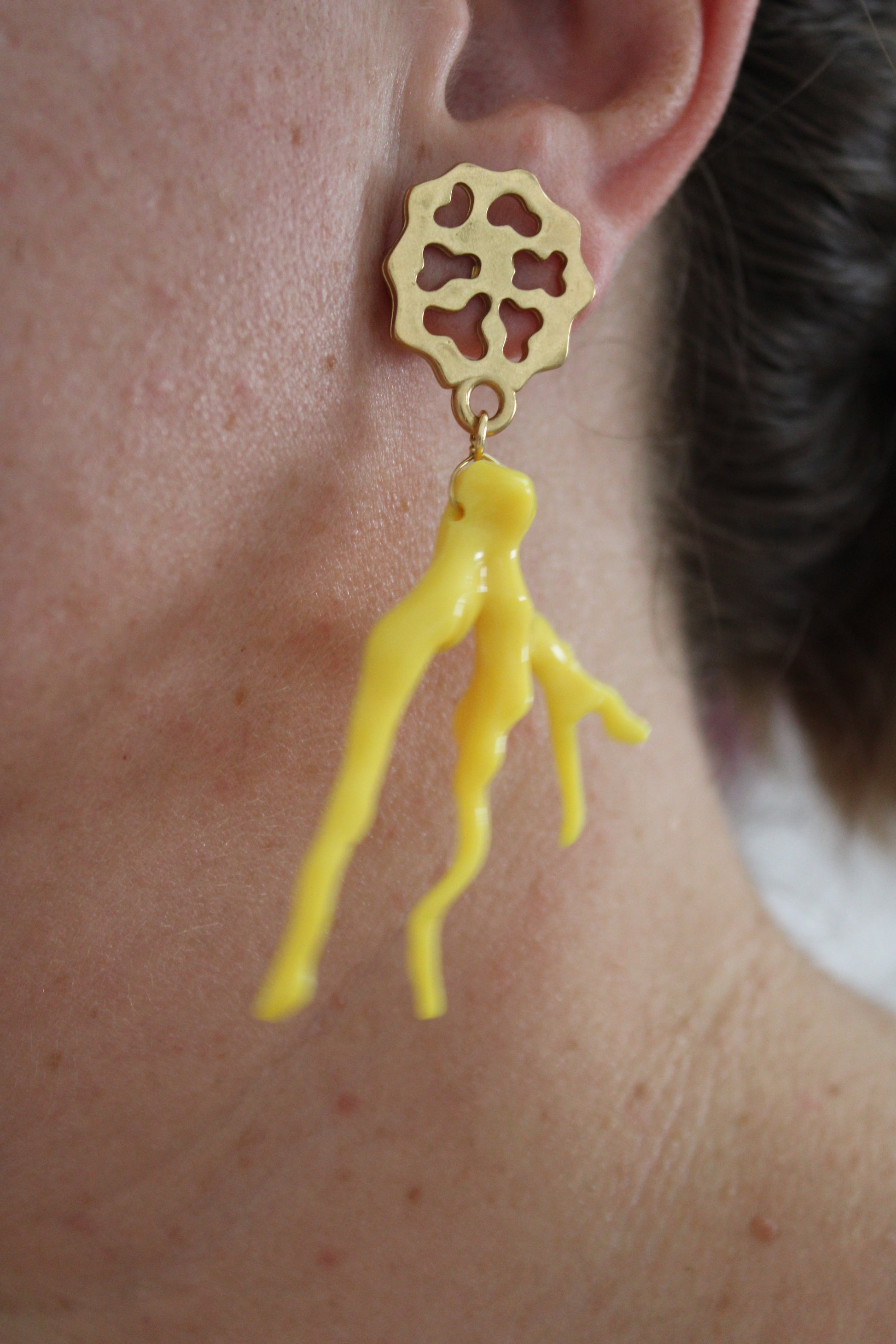 Pendientes coral amarillo